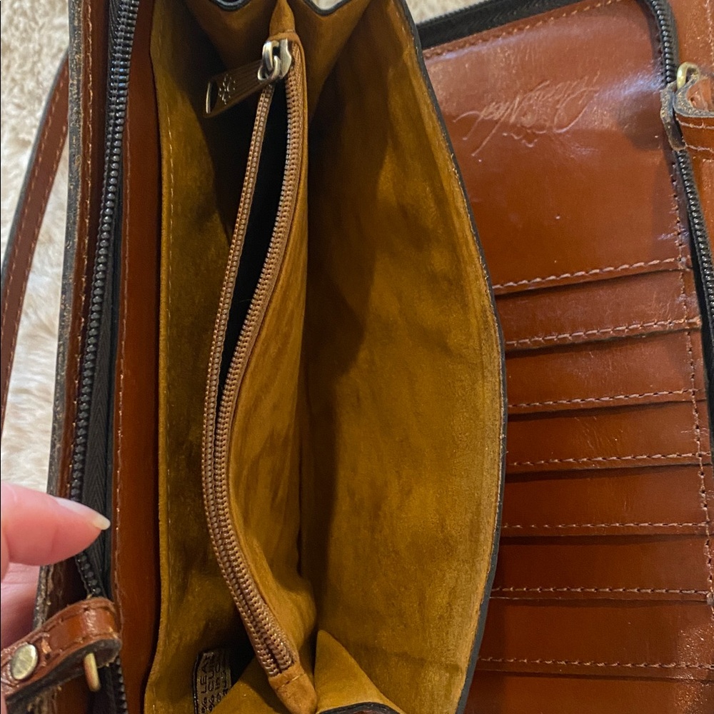 Rarely used, leather crossbody wallet/purse - Picture 8 of 9